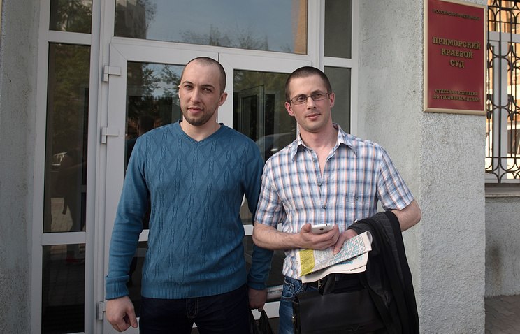 "Приморские партизаны" Алексей Никитин и Владимир Ковтун, освобождённые в зале суда.
